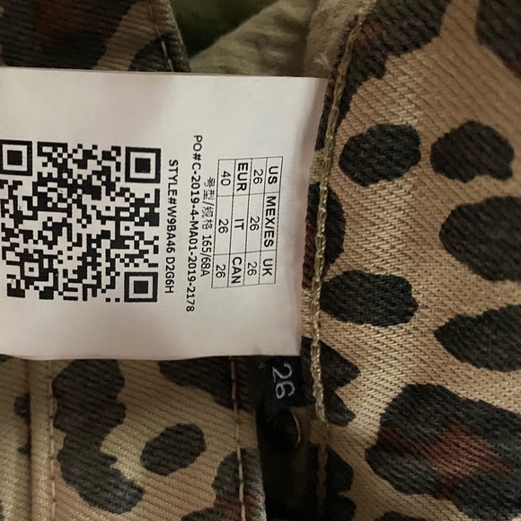 Guess | Animal Print High Rise Jeans NWOT - Picture 8 of 12